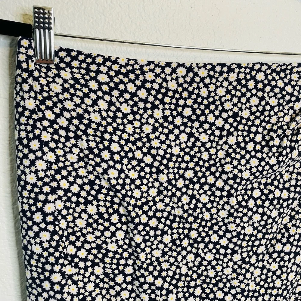 Sézane Micro White Ditzy Floral Navy Faux Wrap Mini Skirt | Size 40 | Size 8 - Picture 2 of 8